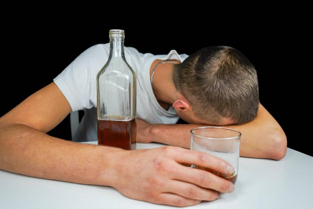 Pierwsze objawy alkoholizmu: zmiany w zachowaniu